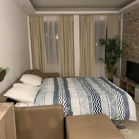 Apartment In The Heart Of The Champs Elysees With Balcony
