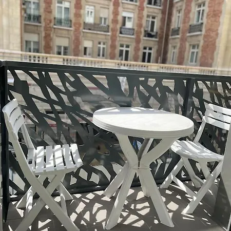 Apartment In The Heart Of The Champs Elysees With Balcony Paris